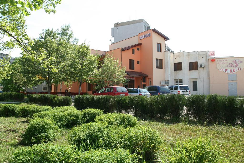 Interrum Hotel Razgrad Eksteriør bilde