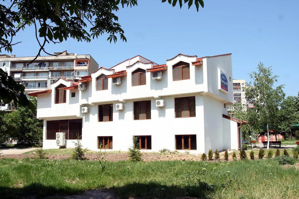 Interrum Hotel Razgrad Eksteriør bilde
