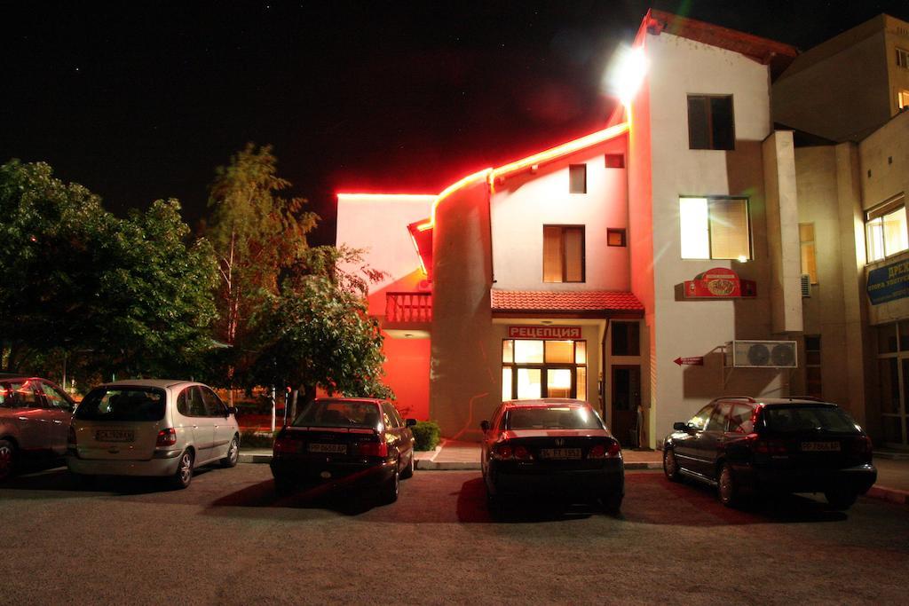 Interrum Hotel Razgrad Eksteriør bilde